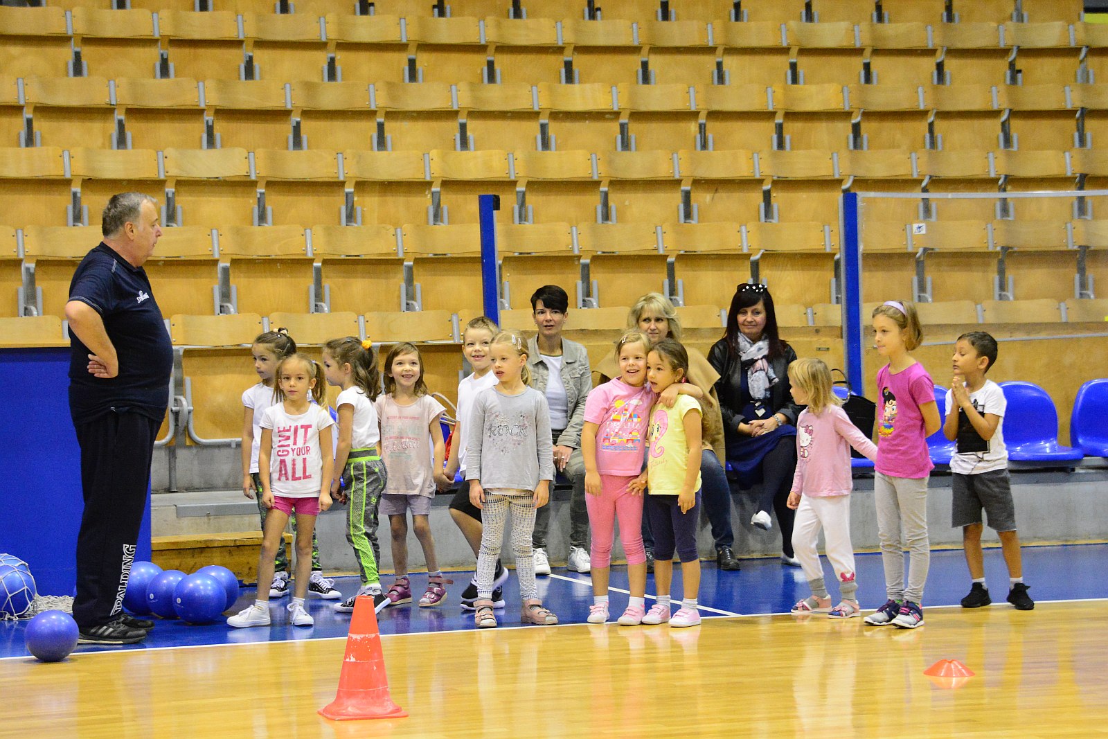 Így tanulnak kosarazni az ovisok az Alba Fehérvárnál